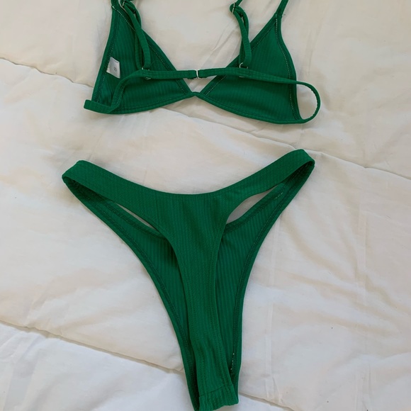 Tiny bikini - Picture 2 of 2